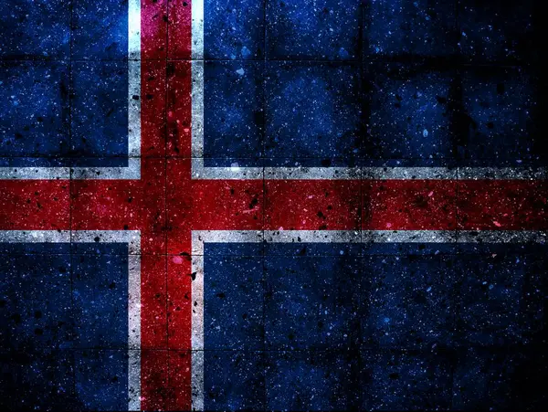 İzlanda bayrağıyla boyanmış granit bir duvarın fotoğrafı.