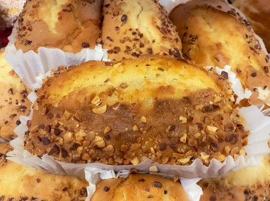 Geleneksel ve lezzetli Cevizli Keklerin fotoğrafı..