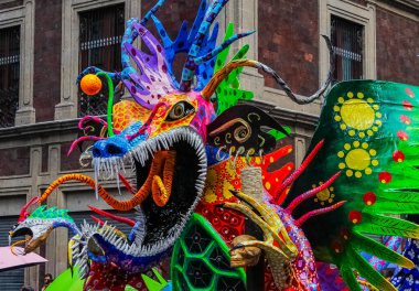 Tarihi Alebrije Yolilistli It Kuautlan, Yazan Cesar Vanegas Orduo, Atölye Creando Sueos, Tarih Merkezi 'ndeki Alebrijes geçit töreninde