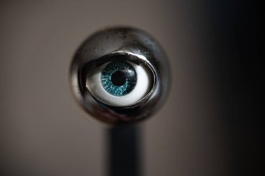 Sahte mavi göz bakışı. Yüksek kalite fotoğraf