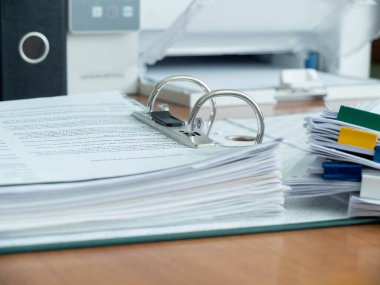 Yazıcının arkaplanındaki belge dizini