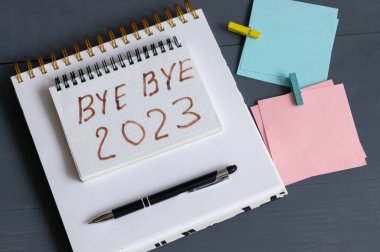 Elveda 2023 Bir not defterinde, boş not kağıtları.