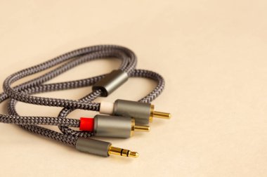 HI-FI için lale ve mini-jack bağlantı kablosu