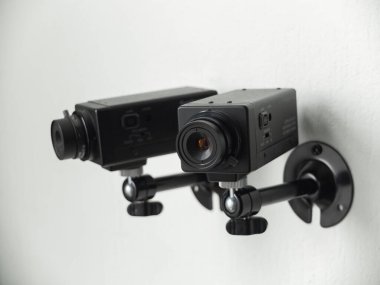 CCTV güvenlik kameralarını kapatın.