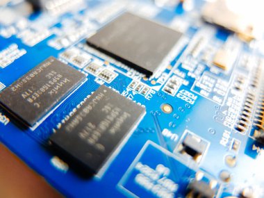 Elektronik devre kartını kapat