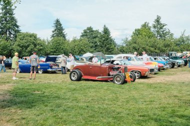 Auburn WA USA, 4 Temmuz 2025 - Retro Car Show Hafta Sonu Parkta