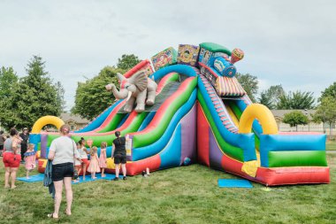 Auburn WA USA, 4 Temmuz 2025 - Auburn Kültür Programları Şehri, Hafta sonu çocuklar için cazibe