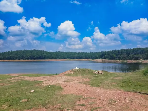 Mae Ngad Barajı manzara görüntüsü, Lampang vilayeti.