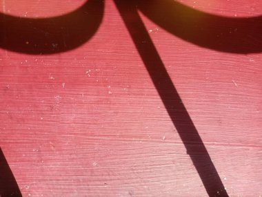 Kullanılan arkaplan ve tasarım için kırmızı ahşap dokunun soyut gölgesi