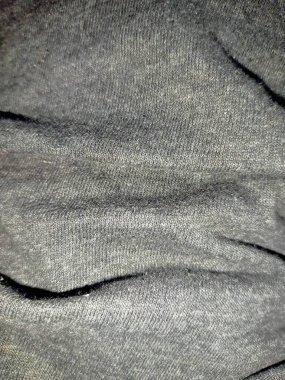 Kalıplı gri kumaşa yakın plan