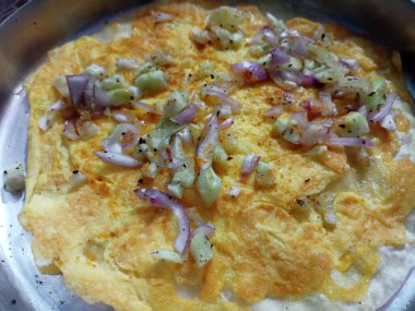 Taze sebzeli nefis ev yapımı omlet.