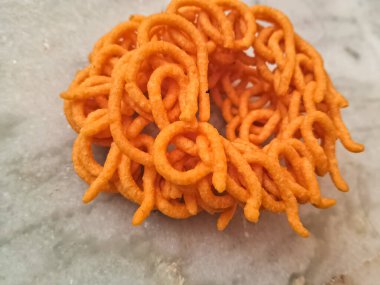 Pirinç murukku baharatlı Arisi murukku chakli chakali Pongal festivali atıştırmalığı. Geleneksel Güney Hindistan cevizi yağı..