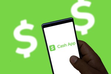 Dhaka, Bangladeş - 06 Aralık 2023: Cash App logosu bir cep telefonunun ekranında görülüyor.