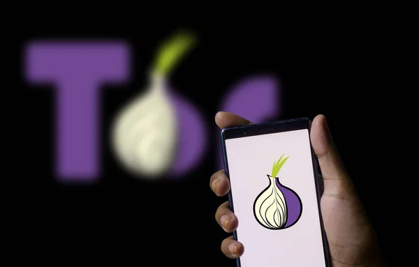 Dhaka, Bangladeş - 21 Aralık 2023: Tor Browser özgür ve açık kaynaklı bir web tarayıcısıdır.