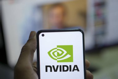 Dhaka, Bangladeş-01 Ocak 2024: Nvidia şirket logosu akıllı telefon ekranında .