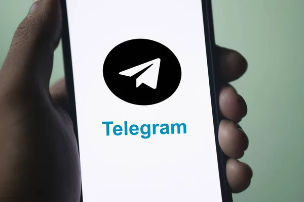 Dhaka, Bangladeş - 20 Ocak 2024: Akıllı telefondan telgraf logosu.