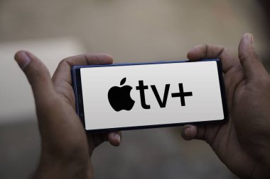 Dhaka, Bangladeş - 03 Şubat 2024: Apple TV +, ödüllü seriler, belgeseller ve çocukların eğlence programları da dahil olmak üzere orijinal filmler ve televizyon dizileri sunan bir televizyon serisidir..