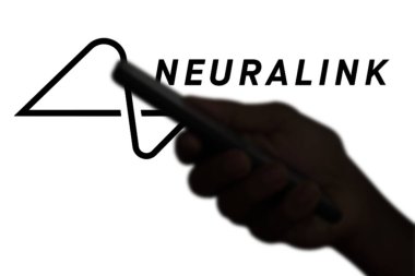 Dhaka, Bangladeş - 03 Şubat 2024: Nöroalink logosu akıllı telefonda gösterildi.