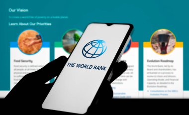 Dünya Bankası Logosu akıllı telefonda, Dhaka, Bangladeş - 12 Mart 2024.