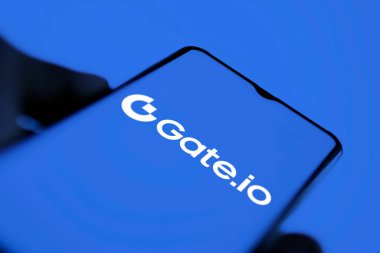 Şifreli değiş tokuş şirketi Gate Global Corp, Dhaka, Bangladeş 'in logosuna sahip cep telefonu 20 Mart 2024: