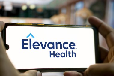 Dhaka, Bangladeş 25 Mayıs 2024: Elevance Health logosu akıllı telefon ekranında gösteriliyor.