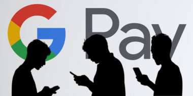 Dhaka, Bangladeş 11 Ağustos 2024; Google üzerinden para transferi uygulaması.