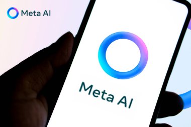 Facebook Yapay Zeka, Dhaka, Bangladeş için akıllı telefondan Meta AI logosu 25 Nisan 2024.