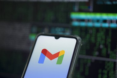 Dhaka, Bangladeş 03 Mayıs 2024: Akıllı telefon ekranında Gmail uygulaması. Akıllı Telefondaki Gmail.