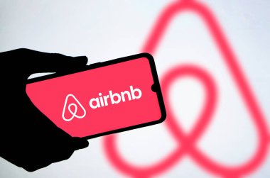 Dhaka, Bangladeş - 23 Mayıs 2024: Airband logosu akıllı telefonda.