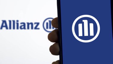 Dhaka, Bangladeş 28 Mayıs 2024: Allianz sigortası ve akıllı telefon ekranında varlık yönetimi uygulaması.