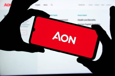 Dhaka, Bangladeş 24 Haziran 2024: Bir dizi finansal ürün satan çok uluslu İngiliz profesyonel hizmet şirketi Aon PLC 'nin logosunu gösteren akıllı telefon.
