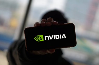 Dhaka, Bangladeş 26 Haziran 2024: Nvidia logosu akıllı telefonda sergilendi.