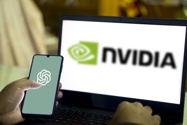 Dhaka, Bangladeş 26 Haziran 2024: Nvidia ve ChatGpt logosu akıllı telefonda sergilendi.