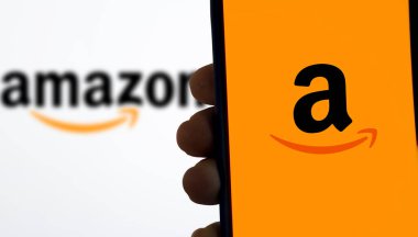 Dhaka, Bangladeş 27 Haziran 2024: Amazon logosu akıllı telefondan görüntülendi.