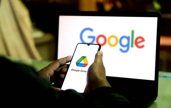 Dhaka, Bangladeş 27 Haziran 2024: Google Drive bulut depolama uygulaması ekranda .
