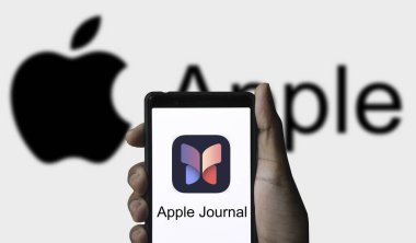 Dhaka, Bangladeş 14 Ağustos 2024: Telefon ekranında Apple Journal uygulaması.