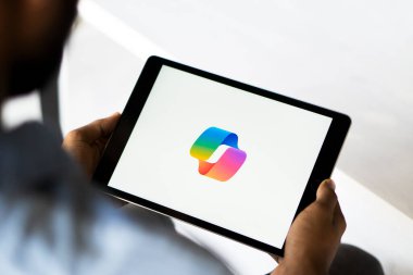 Microsoft Copilot logosu akıllı telefon, Dhaka, Bangladeş 05 Eylül 2024.