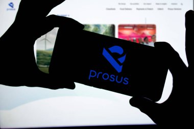 Bu resimde, Prosus logosu akıllı telefon ekranı Dhaka, Bangladeş 09 Eylül 2024 'te sergilenmektedir..