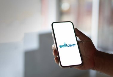 Dhaka, Bangladeş 09 Eylül 2024: Welltower logosu akıllı telefon mobil ekranında gösteriliyor.