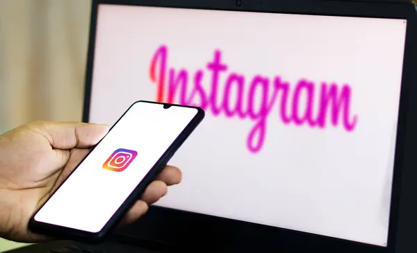 Ekranda Instagram uygulaması. Instagram, Meta Platformları-Dhaka, Bangladeş 11 Ekim 2024 'e ait bir fotoğraf ve video paylaşım sosyal ağ servisidir..