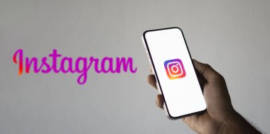 Ekranda Instagram uygulaması. Instagram, Meta Platformları-Dhaka, Bangladeş 11 Ekim 2024 'e ait bir fotoğraf ve video paylaşım sosyal ağ servisidir..
