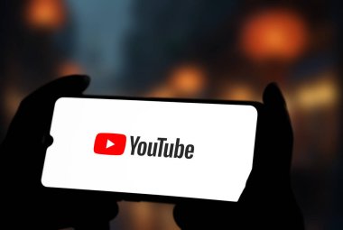 Dhaka, Bangladeş 13 Kasım 2024: YouTube video yüklemek için tasarlanmış bir sosyal ağdır..