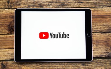Dhaka, Bangladeş 13 Kasım 2024: YouTube video yüklemek için tasarlanmış bir sosyal ağdır..