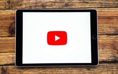 Dhaka, Bangladeş 13 Kasım 2024: YouTube video yüklemek için tasarlanmış bir sosyal ağdır..