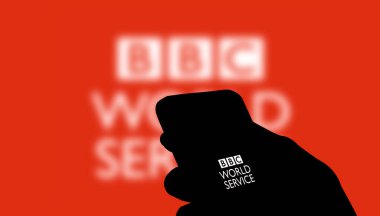 Dhaka, Bangladeş 13 Kasım 2024: BBC Haber logosu ve son dakika haberleri.