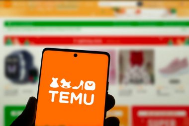 Dhaka, Bangladeş 05 Aralık 2024: Almanya 'nın Stuttgart kentinde akıllı telefon ve bilgisayarda Temu logosu çevrimiçi pazar ekommersi.