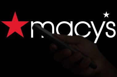 Dhaka, Bangladeş 29 Aralık 2024: Macy 'nin Logosu akıllı telefonda.