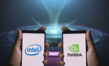 Dhaka, Bangladeş 04 Ocak 2025: Nvidia ve Intel - Çip Üreticisi mobil aygıtta görüntülendi.