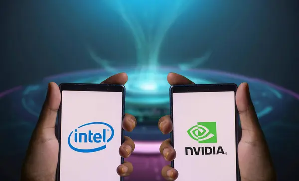 Dhaka, Bangladeş 04 Ocak 2025: Nvidia ve Intel - Çip Üreticisi mobil aygıtta görüntülendi.