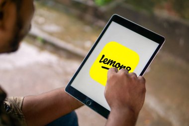 Dhaka, Bangladeş 20 Ocak 2025: Lemon8 uygulaması ile açık içerik paylaşım platformu. Lemon8 ByteDance 'e ait video ve fotoğraf paylaşım sosyal medya uygulaması..